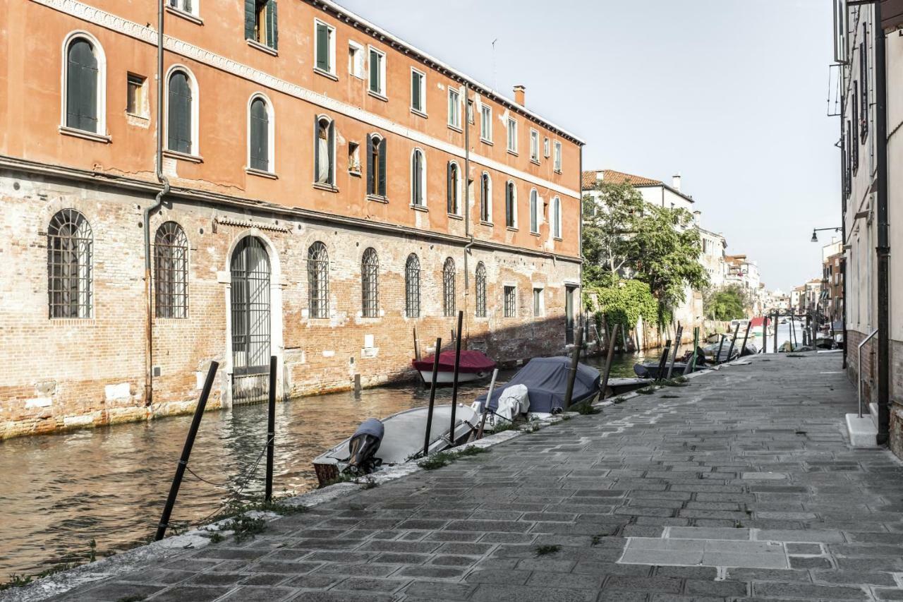 Elegant Fornasa Vecia, Canal View With A Beautiful Garden R&r Appartement *