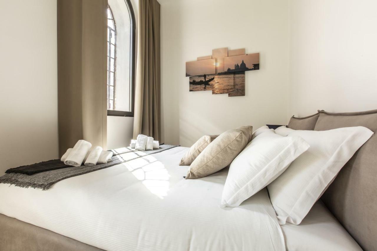 Appartement Elegant Fornasa Vecia, Canal View With A Beautiful Garden R&r