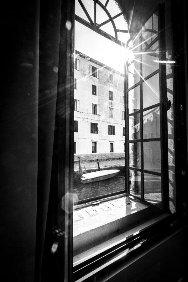 Appartement Elegant Fornasa Vecia, Canal View With A Beautiful Garden R&r Venetië