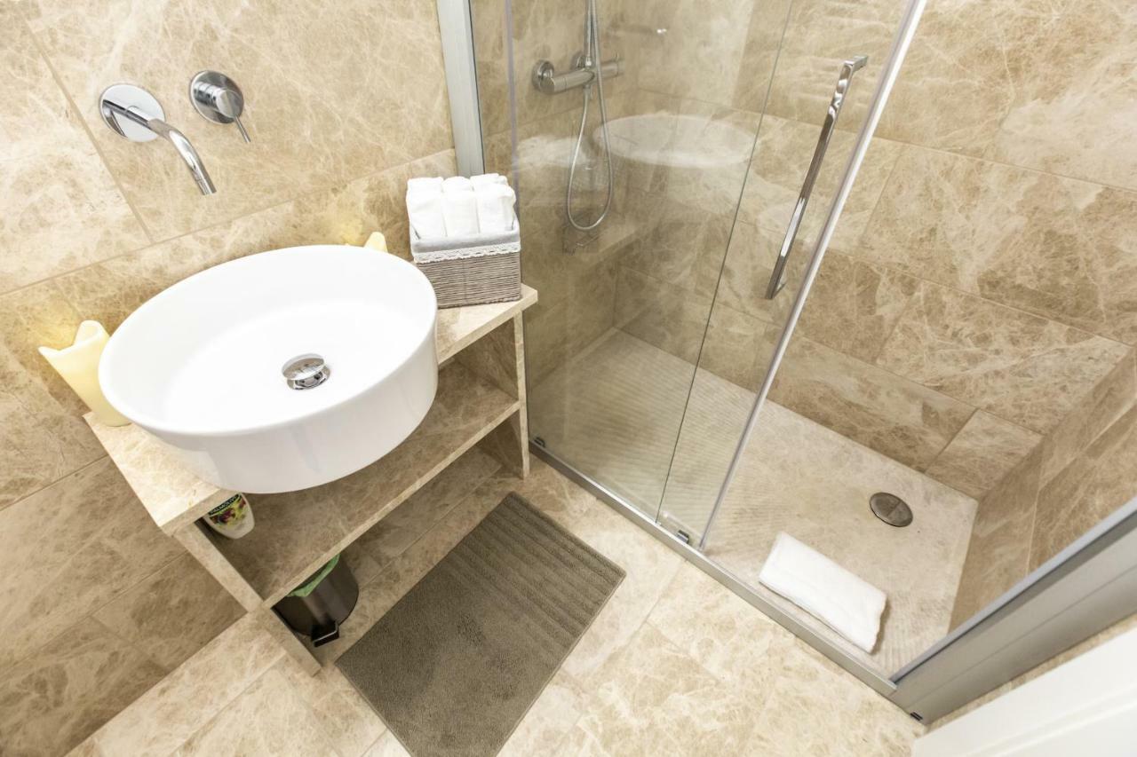 Appartement Elegant Fornasa Vecia, Canal View With A Beautiful Garden R&r *